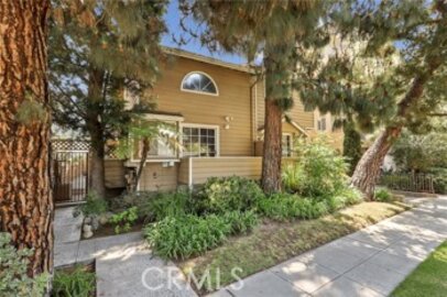 Gorgeous Newly Listed 2474 Centinela Townhouse Located at 2474 S Centinela Avenue #4